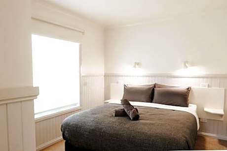 Deluxe One-Bedroom Cabin