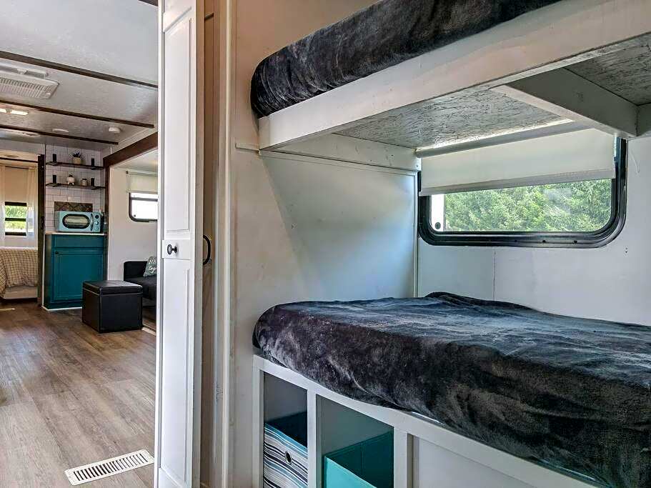 Wildflower Wanderlust-Glamping st 1885 Farms