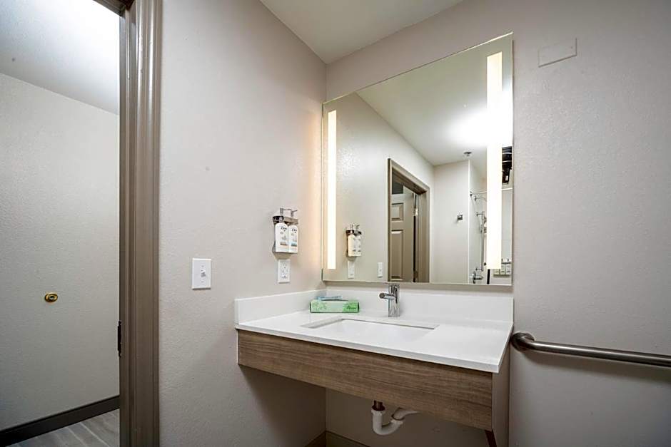 Holiday Inn Express and Suites Atlanta-Johns Creek By IHG