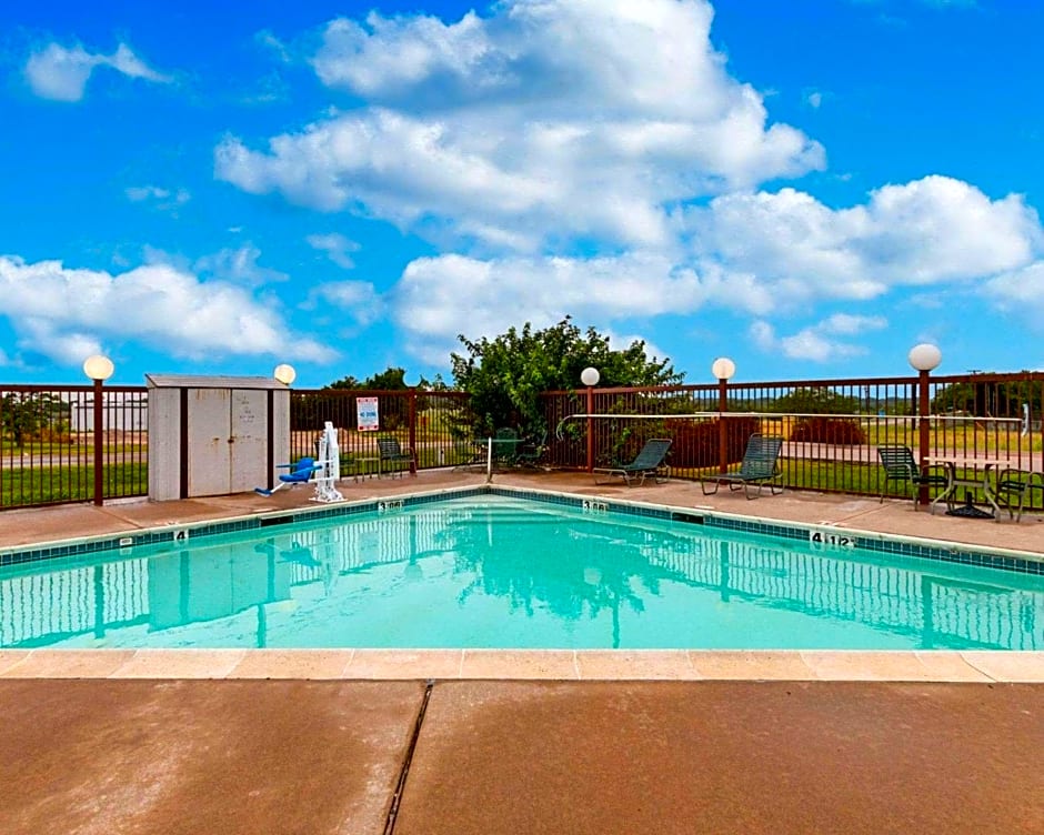 Econo Lodge Hillsboro I-35