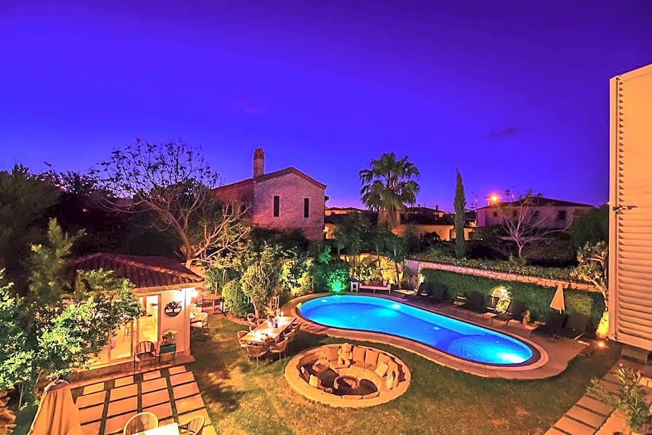ZEYHOUSE ALACATI