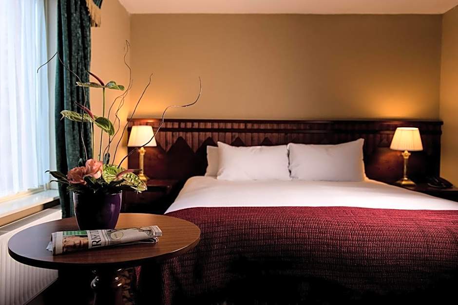 Riverbank House Hotel