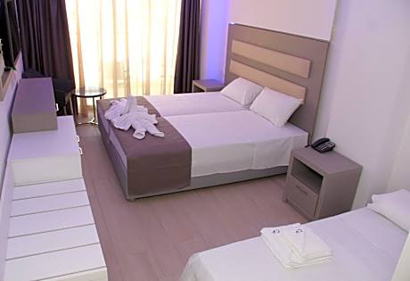 Double or Twin Room with Sea View