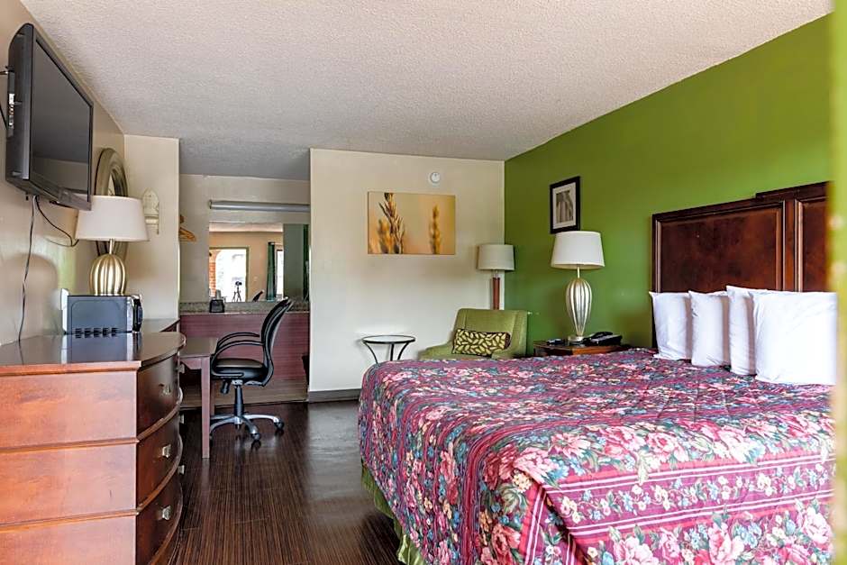 Country Hearth Inn & Suites Marietta