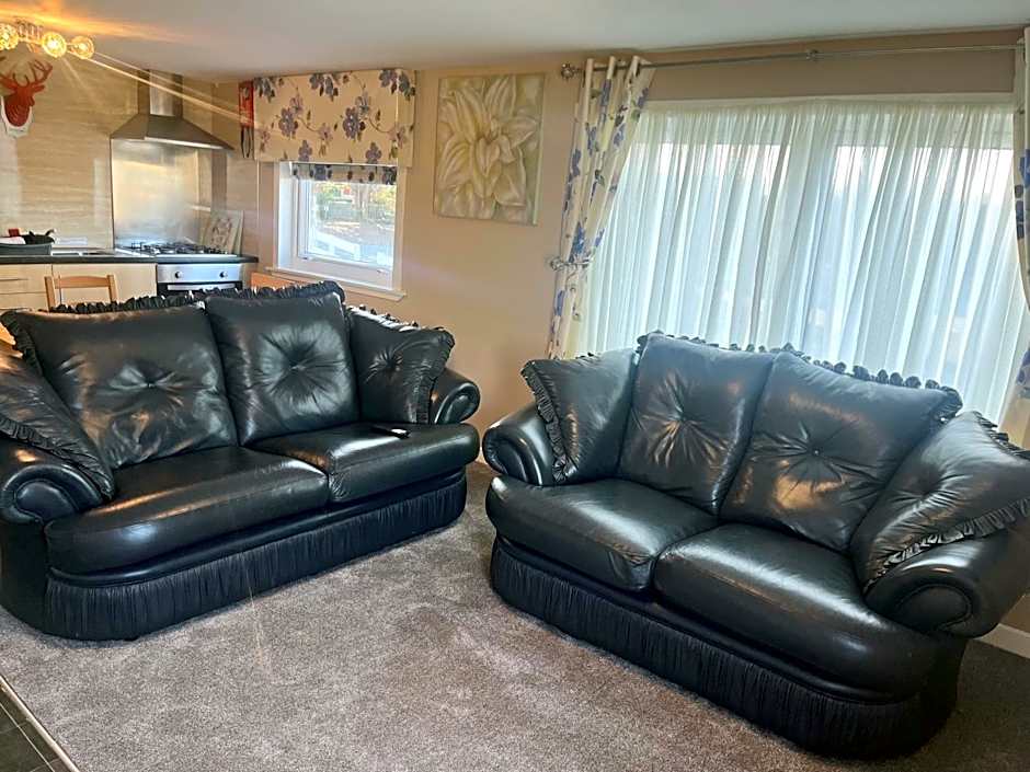 Red Deer Village Holiday Park - 3 Bedroom, Self-Catering Chalet