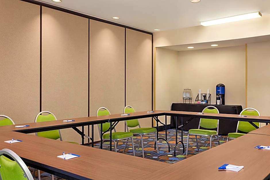 Holiday Inn Express Hotel & Suites Edmond By IHG