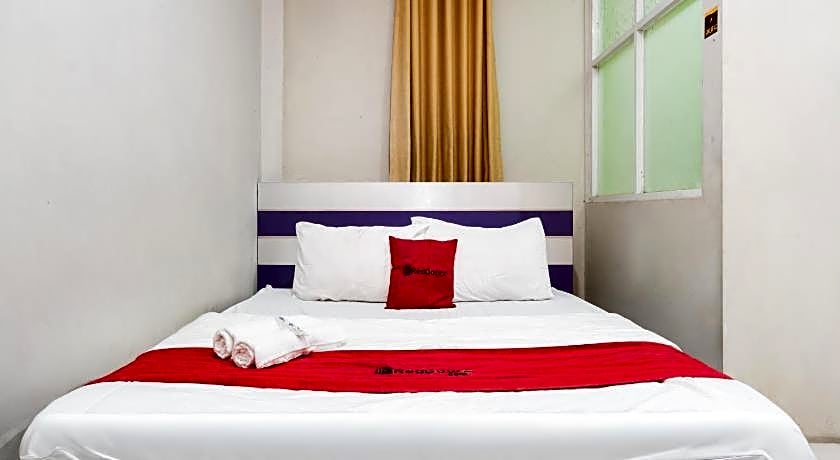 RedDoorz Plus near Stasiun Bekasi