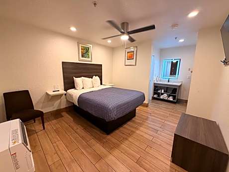 Holland Inn and Suites