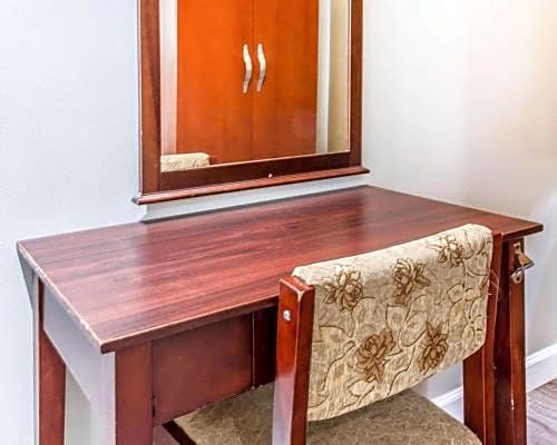 Econo Lodge South Ozone Park