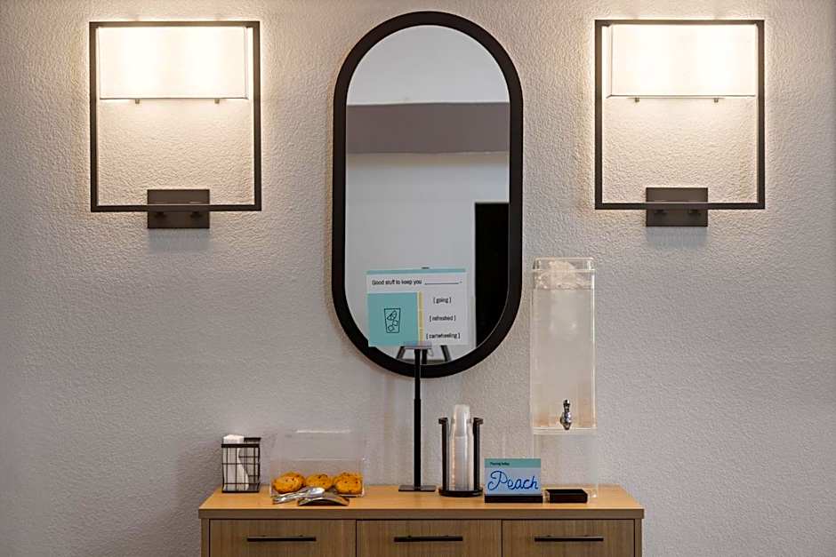 Garner Hotel Phoenix - Surprise By IHG