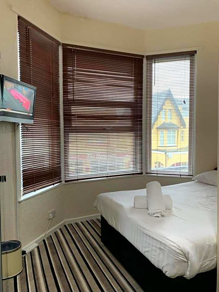 OYO Wave Crest Hotel