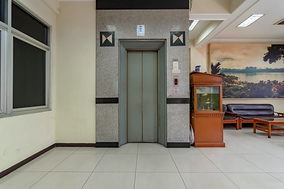 Grand Kembar Hotel Mitra RedDoorz