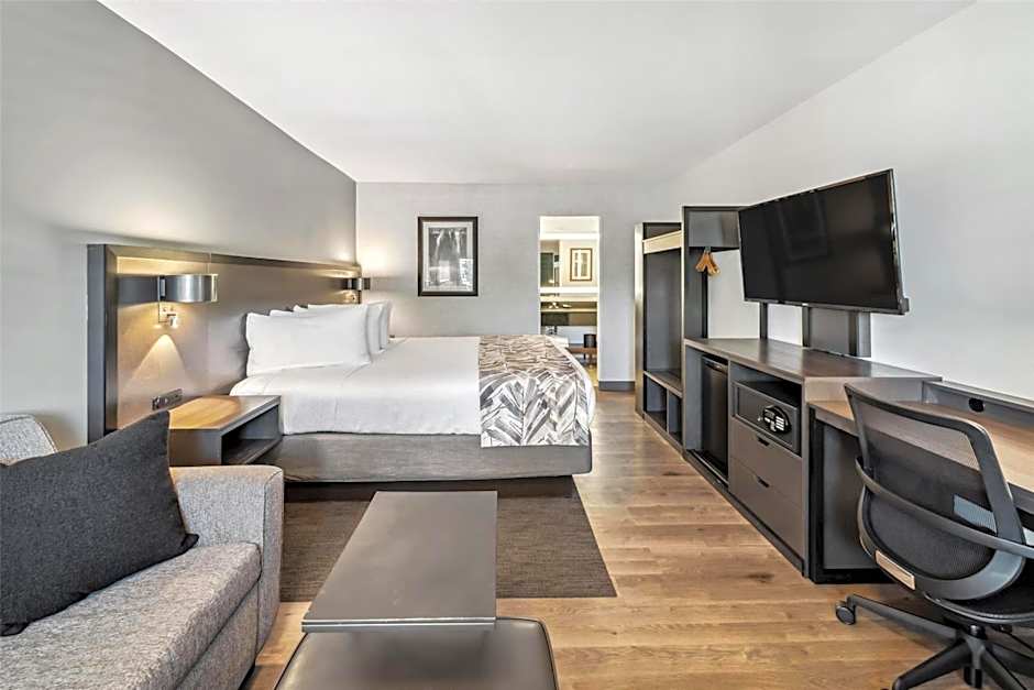 Best Western Plus Hilltop Inn