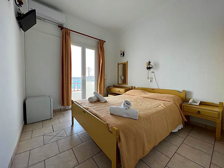 Asterias Hotel - Seafront