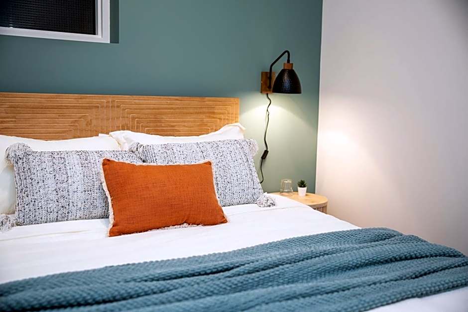 The Stellar Condo - Cozy 2 Bedroom with Hot Tub