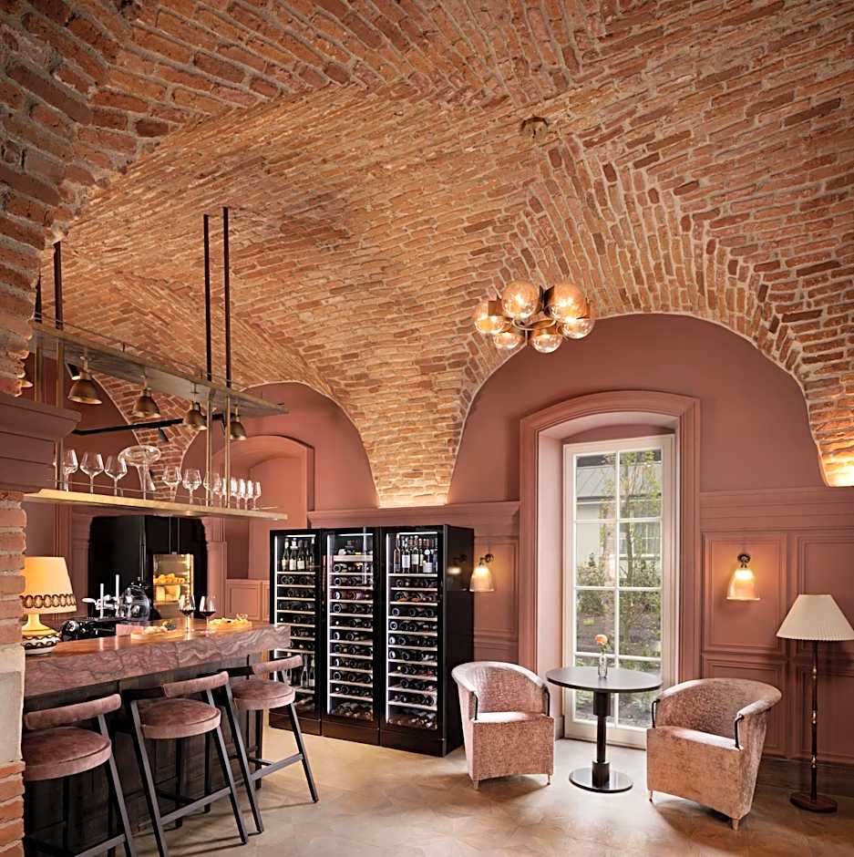 Stradom House, Autograph Collection