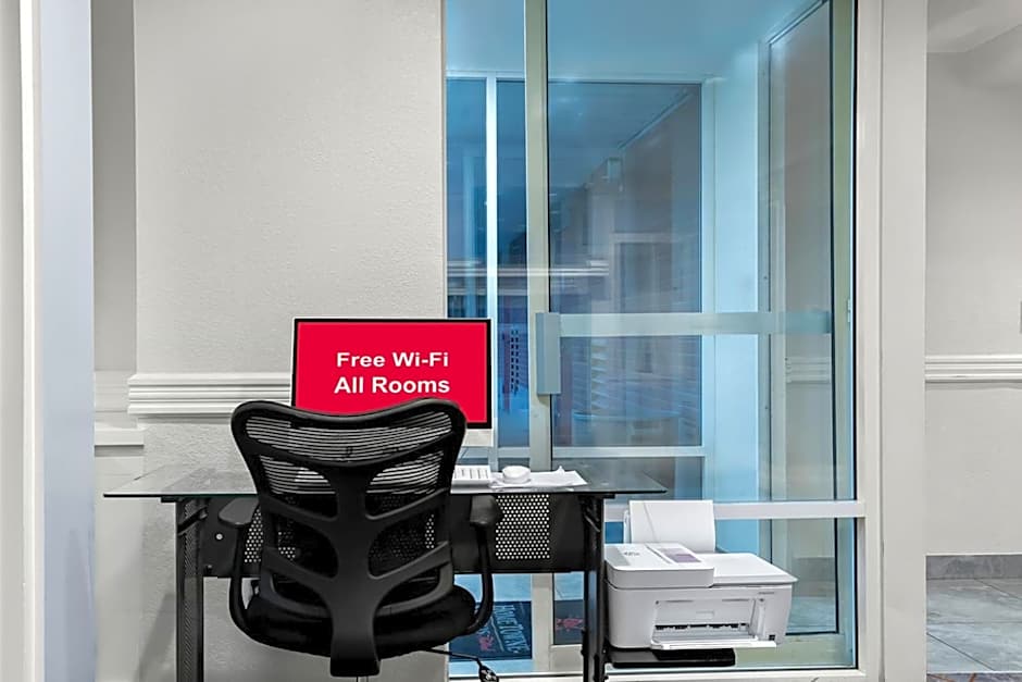 HomeTowne Studios Auburn Hills