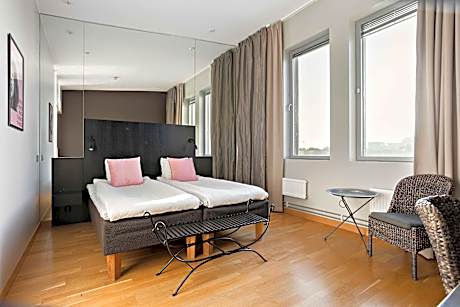 1 Double Bed Non-Smoking Superior Room Work Desk Wi-Fi Hairdryer Full Breakfast