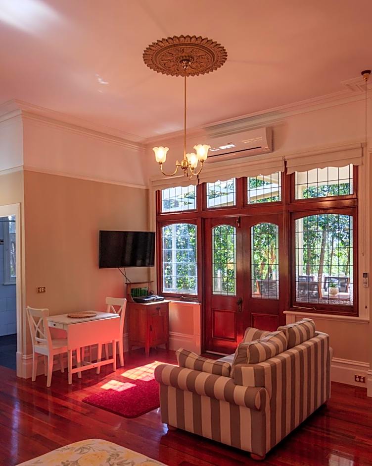 The Oaks Lilydale Accommodation