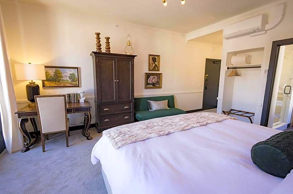 Speakeasy King Suite (Rm 2)