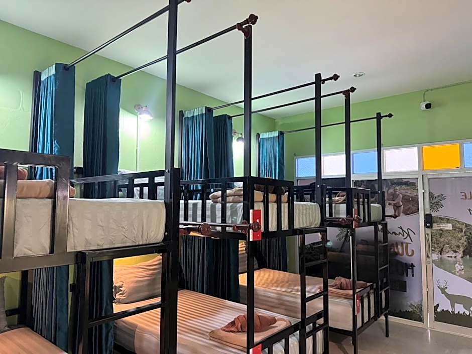 Khao Sok Jungle Hostel