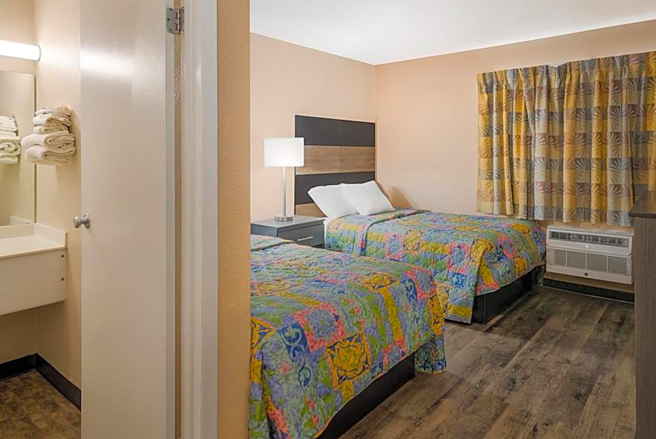 Knights Inn Grand Rapids East