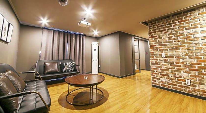 Changwon Brown-dot Hotel Myeongseo