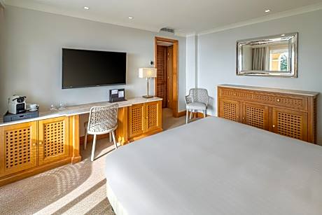Large Prestige Twin Room with Terrace and Bath Tub - Non-Smoking