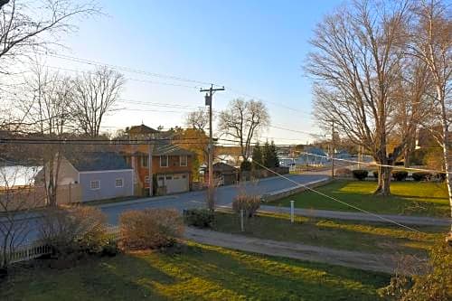 Harbor Inn
