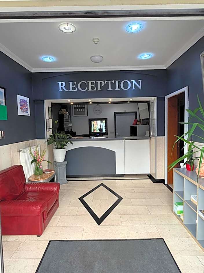 Yasha Hotel