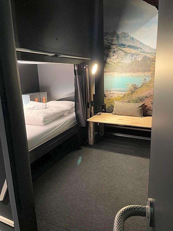 Capsule Hotel - Alpine Garden Zurich Airport