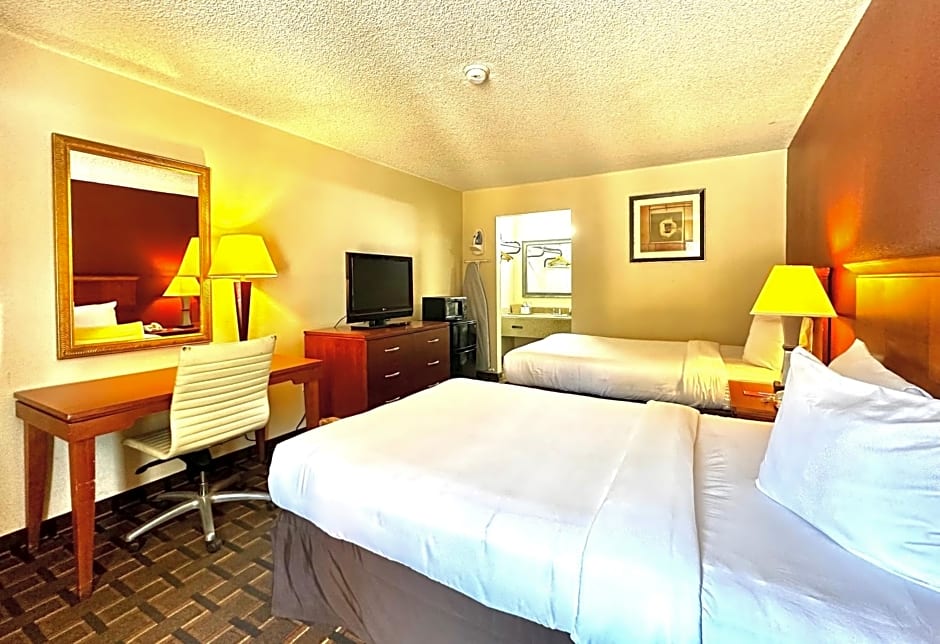 Days Inn & Suites by Wyndham Bossier City