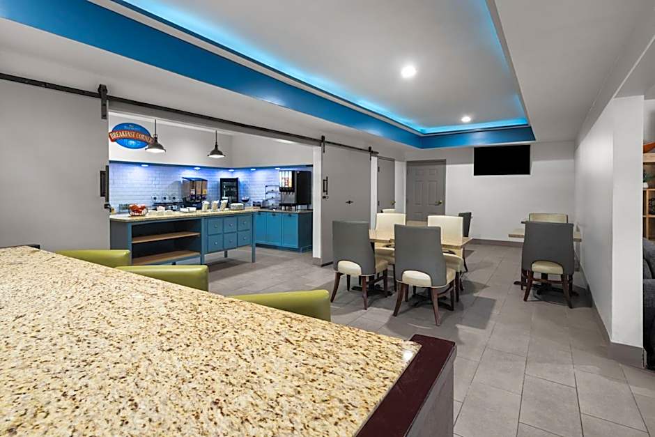 Baymont Inn & Suites by Wyndham Morrow/Atlanta I-75 South