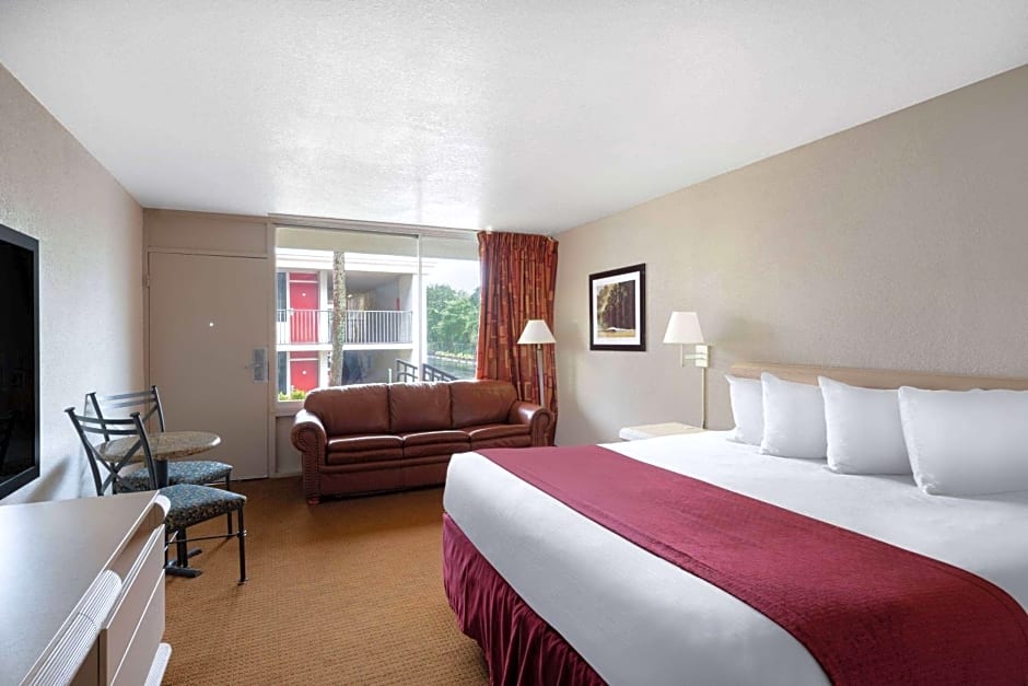 Ramada by Wyndham Kissimmee Gateway