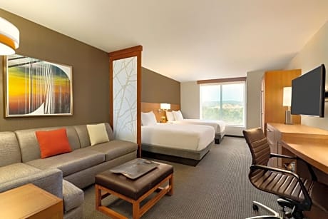 Queen Room with Two Queen Beds and Accessible Tub