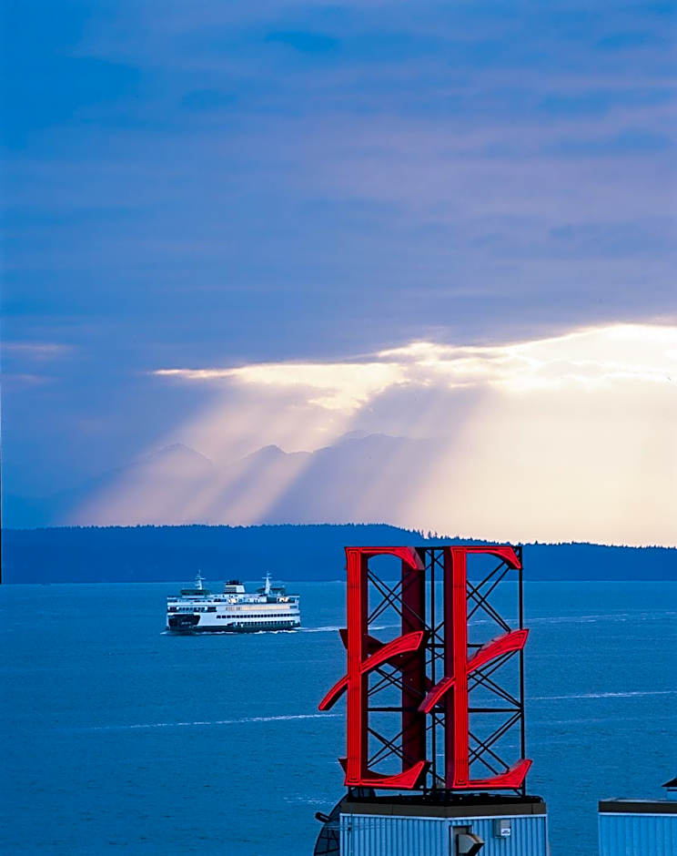 The Edgewater, A Noble House Hotel