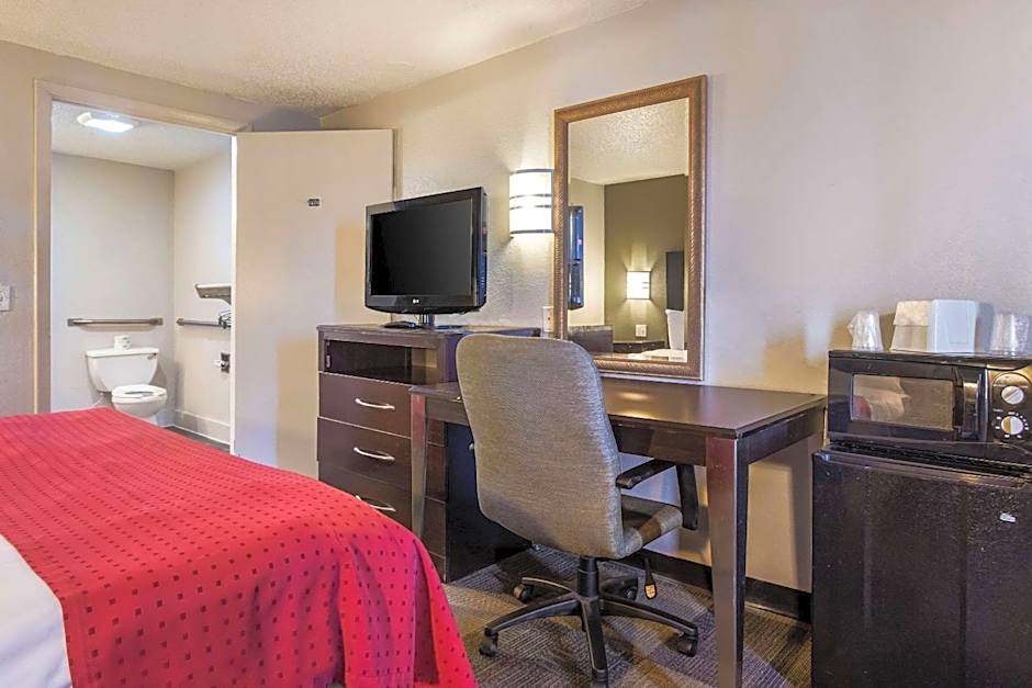 Rodeway Inn Near Hall of Fame