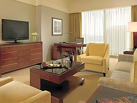 Parlor Suite, 1 Bedroom Suite, 1 King, Sofa bed