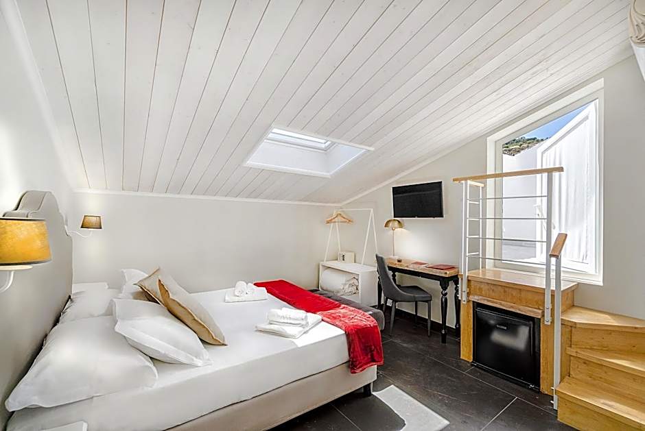 Foto 1 de 4 de Attic 1 Queen Bed
