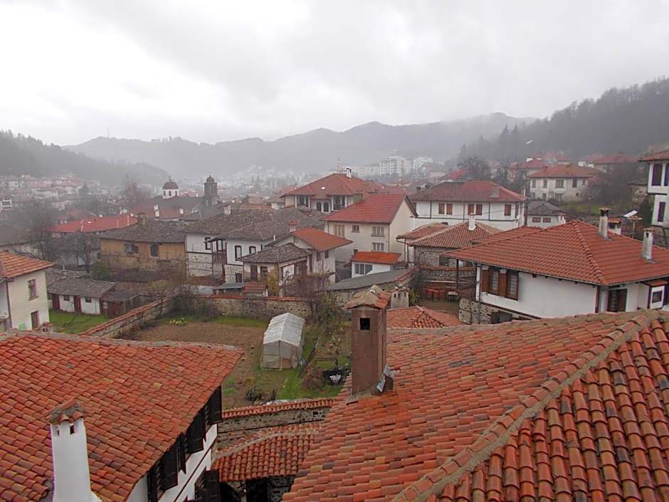 Апартхотел "Старият Град" в етнографски комплекс