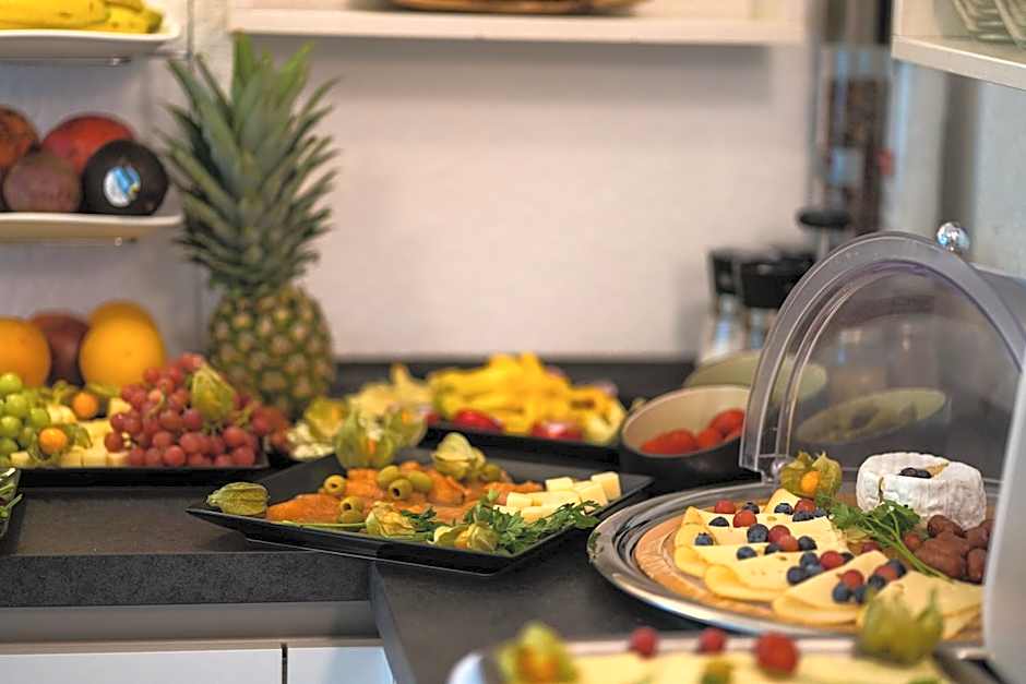 B&B Outlet Hotel - Metzingen - Bad Urach - Free Parking