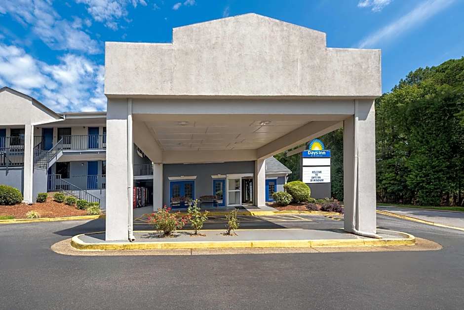 Days Inn by Wyndham College Park Airport Best Road