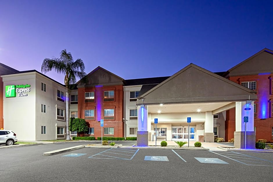 Holiday Inn Express & Suites Tulare