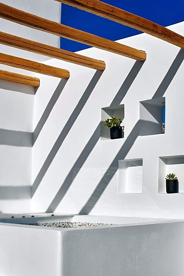 Alleys All-Suite Hotel & Spa