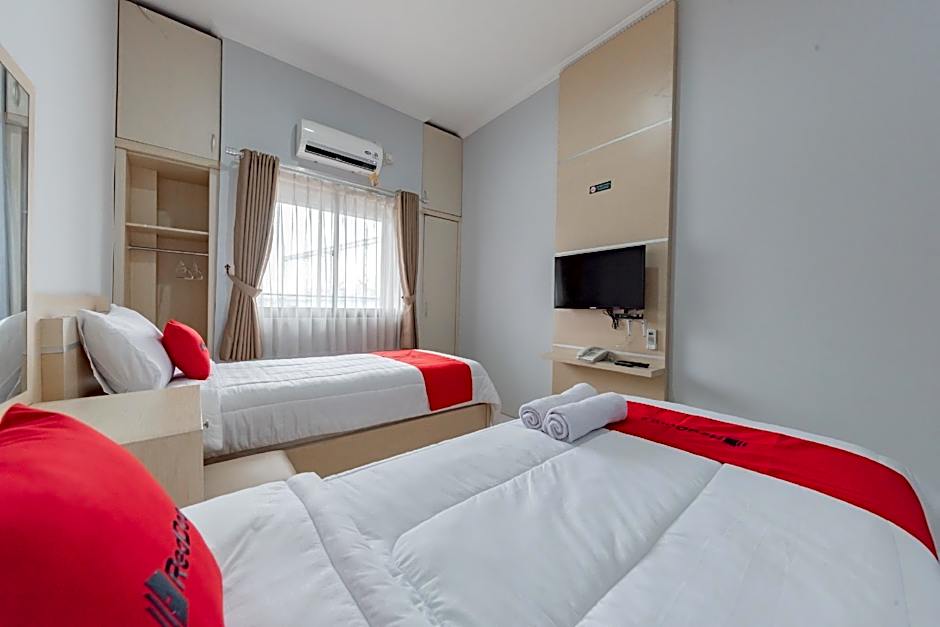 RedDoorz @ Kandaga 80 near Stadium Arcamanik