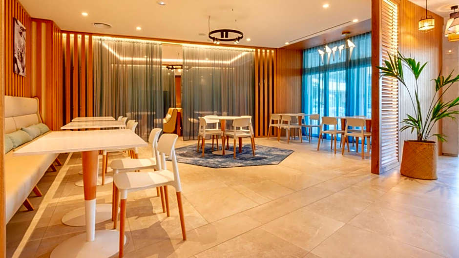 Holiday Inn Resort Nice Port St Laurent By IHG