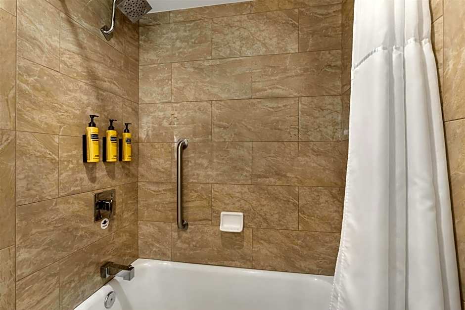 Best Western Plus Carriage Inn