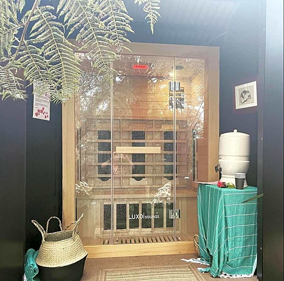 Tomah Retreat - Studio BREATHE with fireplace