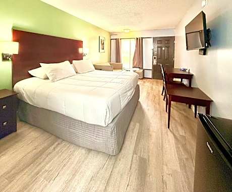 1 King Bed Non-Smoking