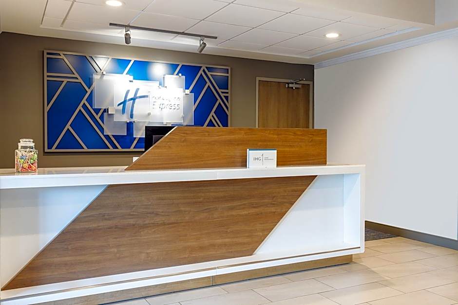 Holiday Inn Express Hotel & Suites Lancaster By IHG